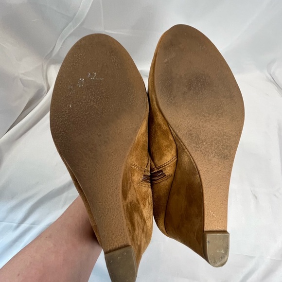 Anne Klein “AKTAYLOR” Caramel Wedge Booties - Picture 8 of 11